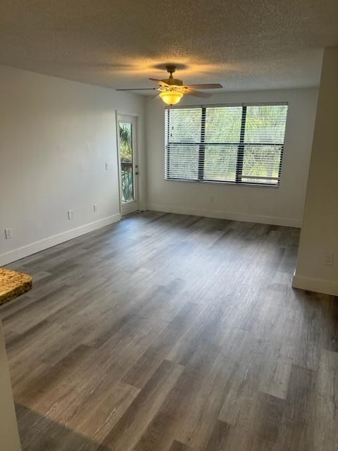 待售: $216,000 (2 贝兹, 1 浴室, 800 平方英尺)