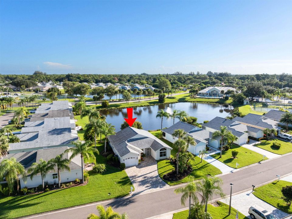 Под контрактом: $298,000 (2 спален, 2 ванн, 1450 Квадратных фут)