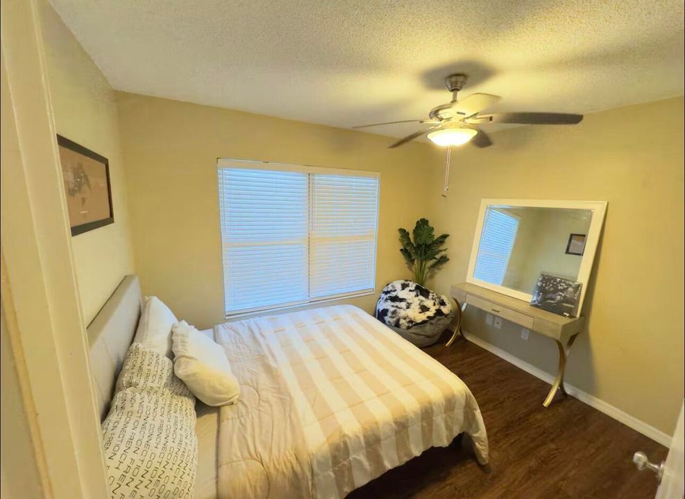 For Rent: $1,600 (2 beds, 2 baths, 896 Square Feet)