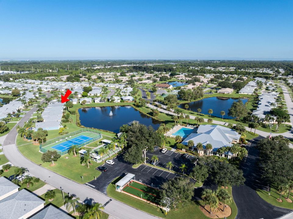 Под контрактом: $298,000 (2 спален, 2 ванн, 1450 Квадратных фут)