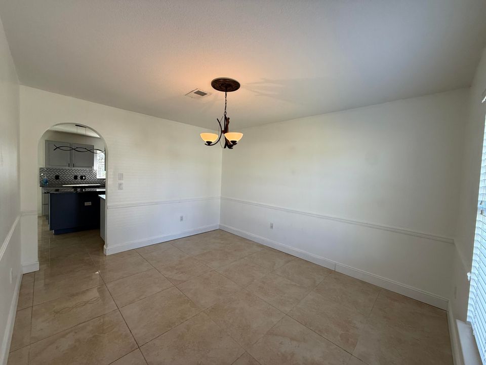 En Renta: $2,900 (4 camas, 2 baños, 2240 Pies cuadrados)