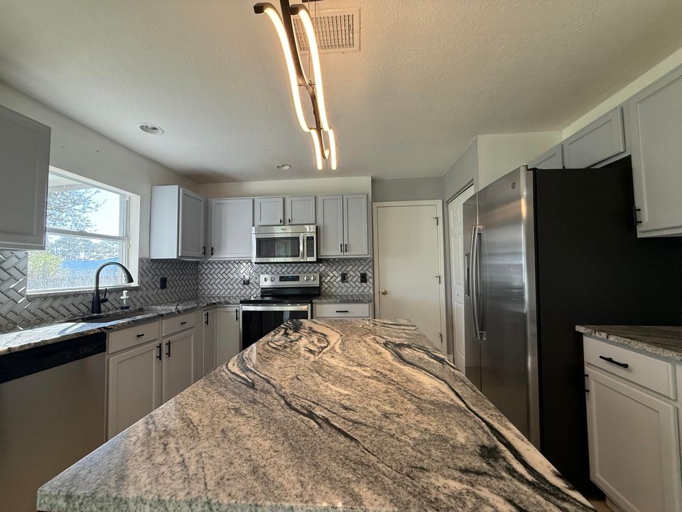 En Renta: $2,900 (4 camas, 2 baños, 2240 Pies cuadrados)