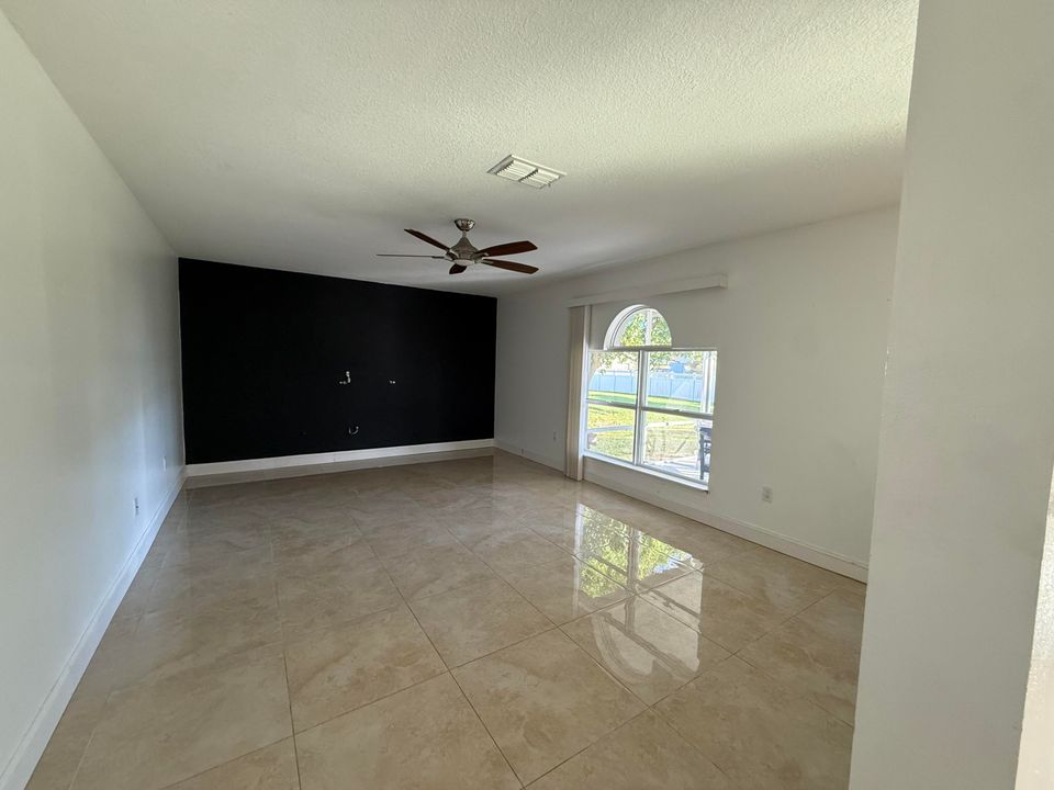 En Renta: $2,900 (4 camas, 2 baños, 2240 Pies cuadrados)