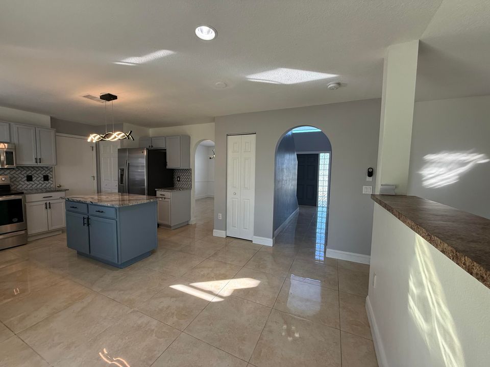 En Renta: $2,900 (4 camas, 2 baños, 2240 Pies cuadrados)