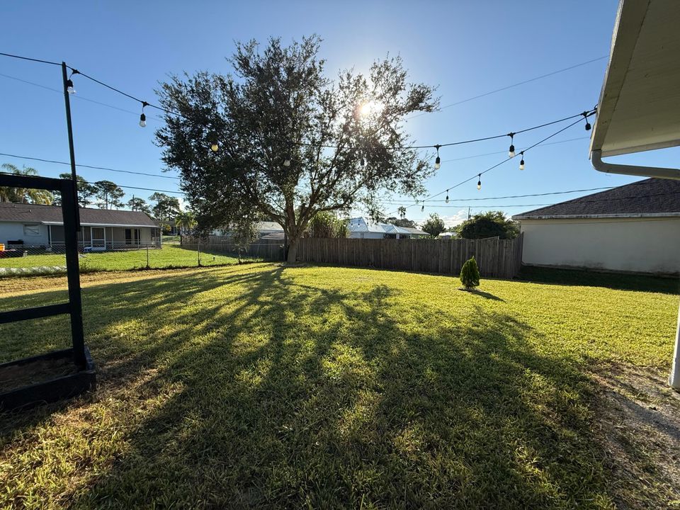 En Renta: $2,900 (4 camas, 2 baños, 2240 Pies cuadrados)