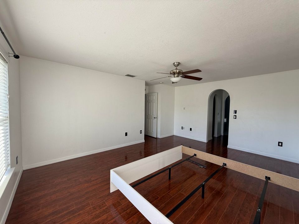 En Renta: $2,900 (4 camas, 2 baños, 2240 Pies cuadrados)