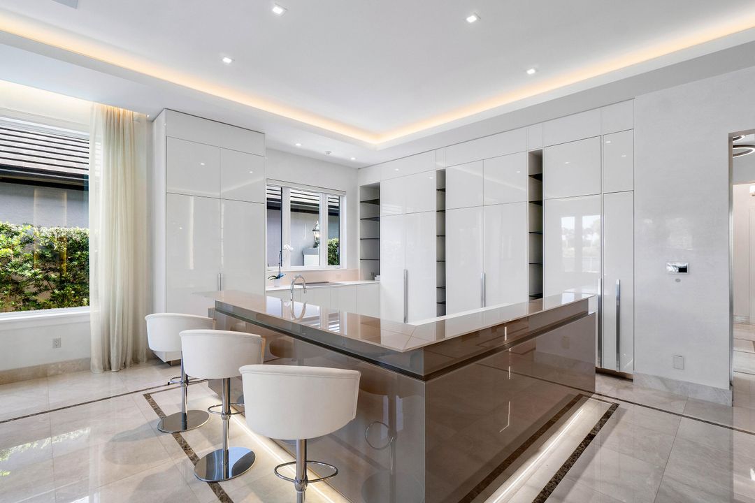 En Venta: $2,495,000 (4 camas, 5 baños, 3932 Pies cuadrados)