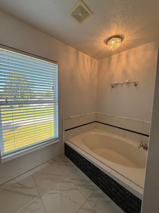 En Renta: $2,900 (4 camas, 2 baños, 2240 Pies cuadrados)