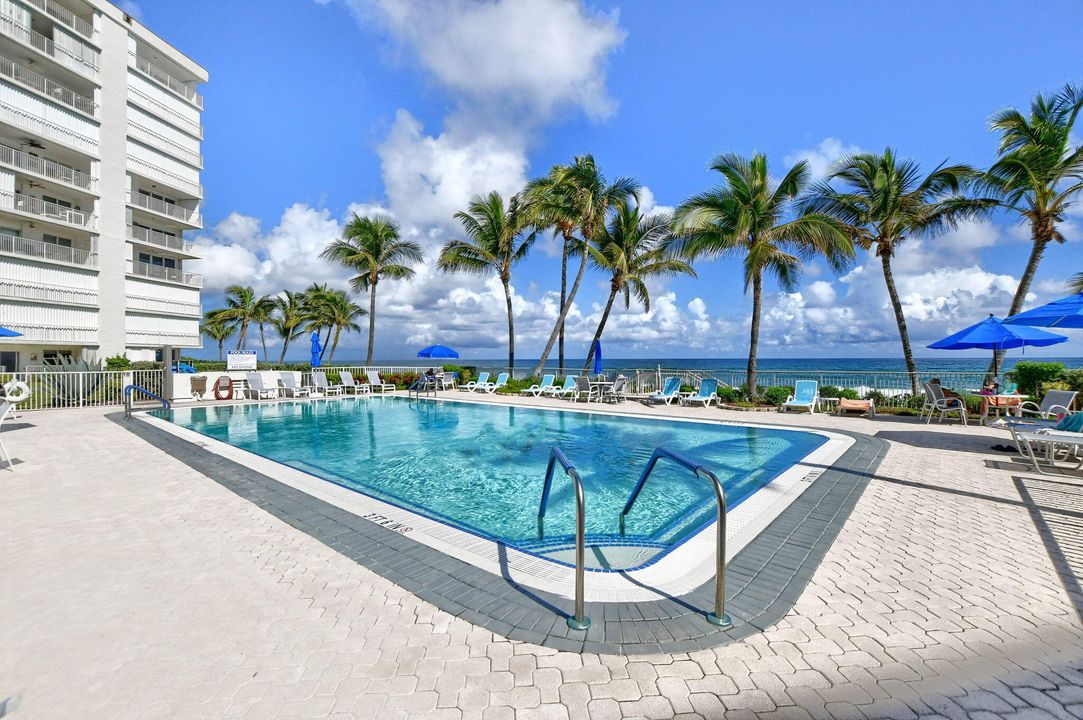 For Sale: $674,900 (2 beds, 2 baths, 988 Square Feet)