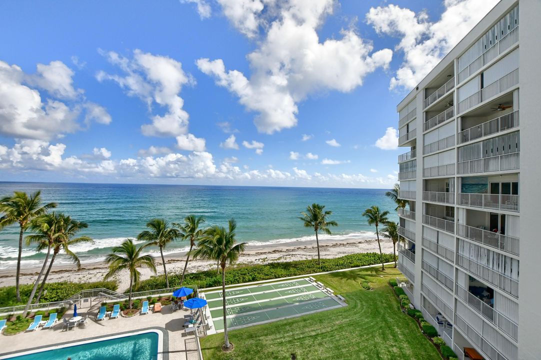 For Sale: $674,900 (2 beds, 2 baths, 988 Square Feet)