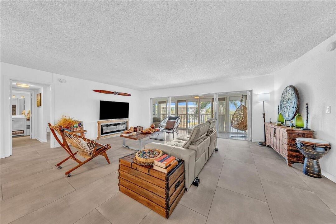 На продажу: $669,000 (3 спален, 3 ванн, 1836 Квадратных фут)