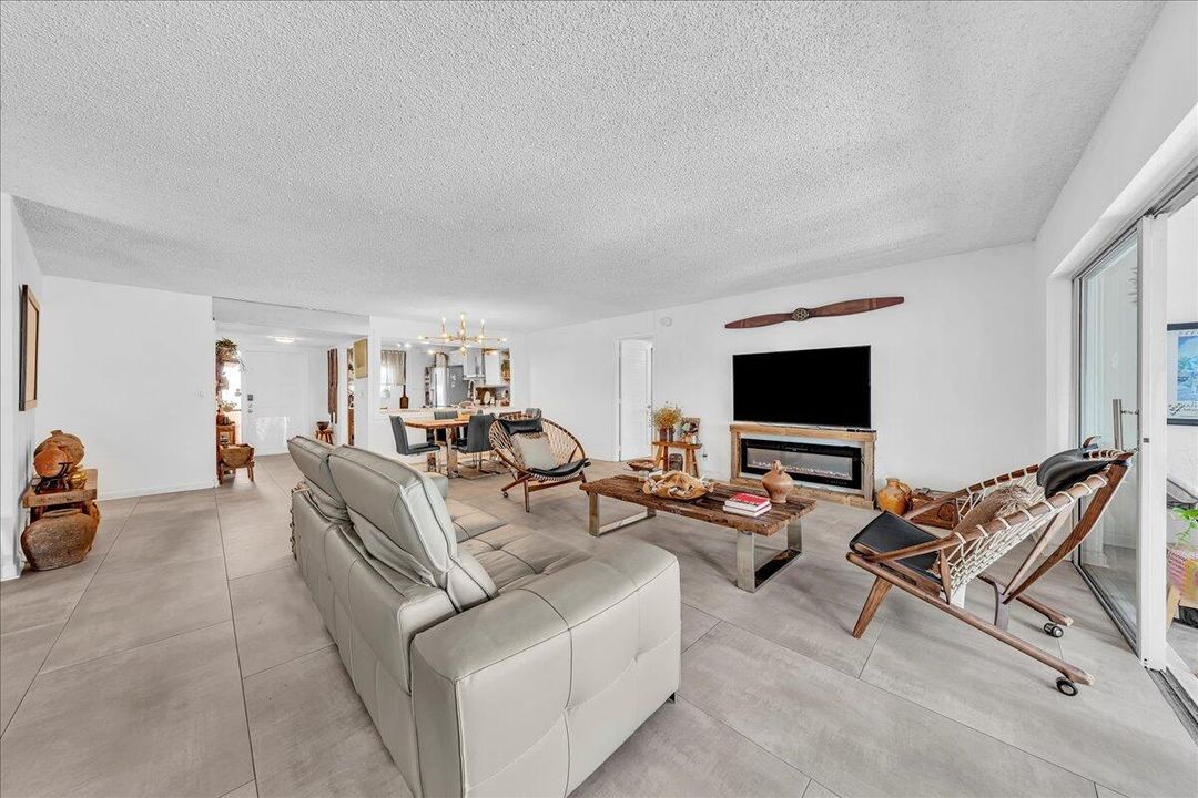 На продажу: $669,000 (3 спален, 3 ванн, 1836 Квадратных фут)