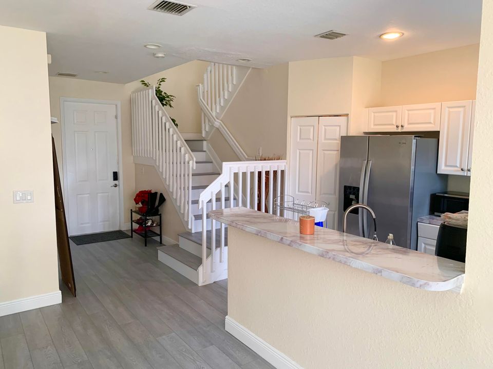 En Venta: $315,000 (3 camas, 3 baños, 1394 Pies cuadrados)