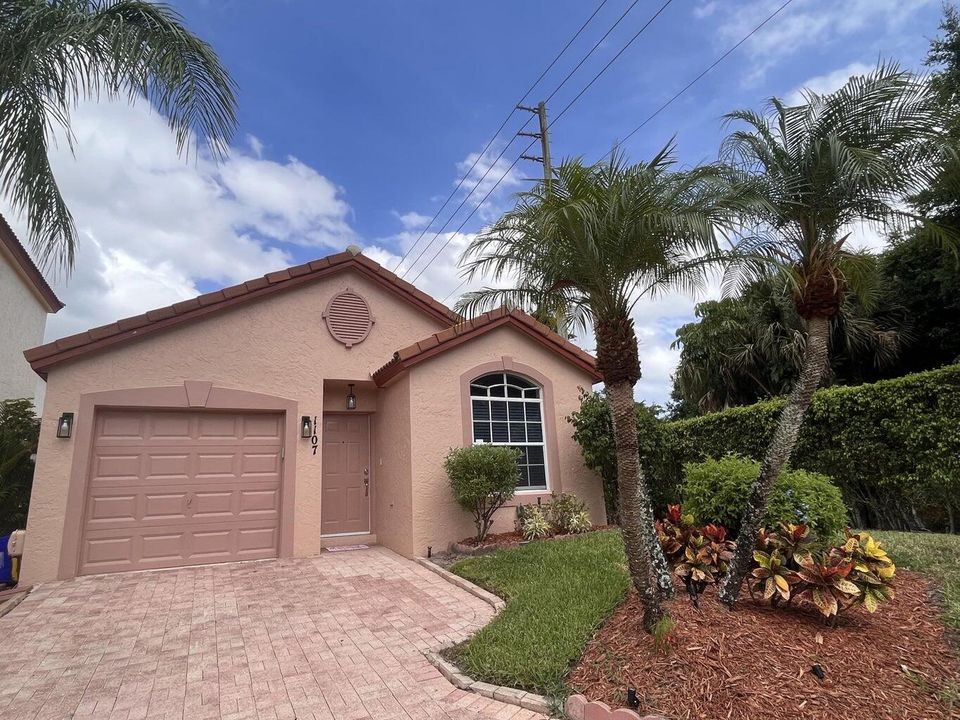 出租: $2,400 (2 贝兹, 2 浴室, 1036 平方英尺)