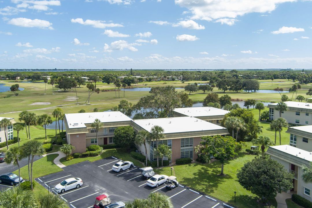 For Sale: $149,900 (2 beds, 2 baths, 1000 Square Feet)