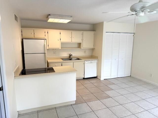 Под контрактом: $1,500 (1 спален, 1 ванн, 627 Квадратных фут)