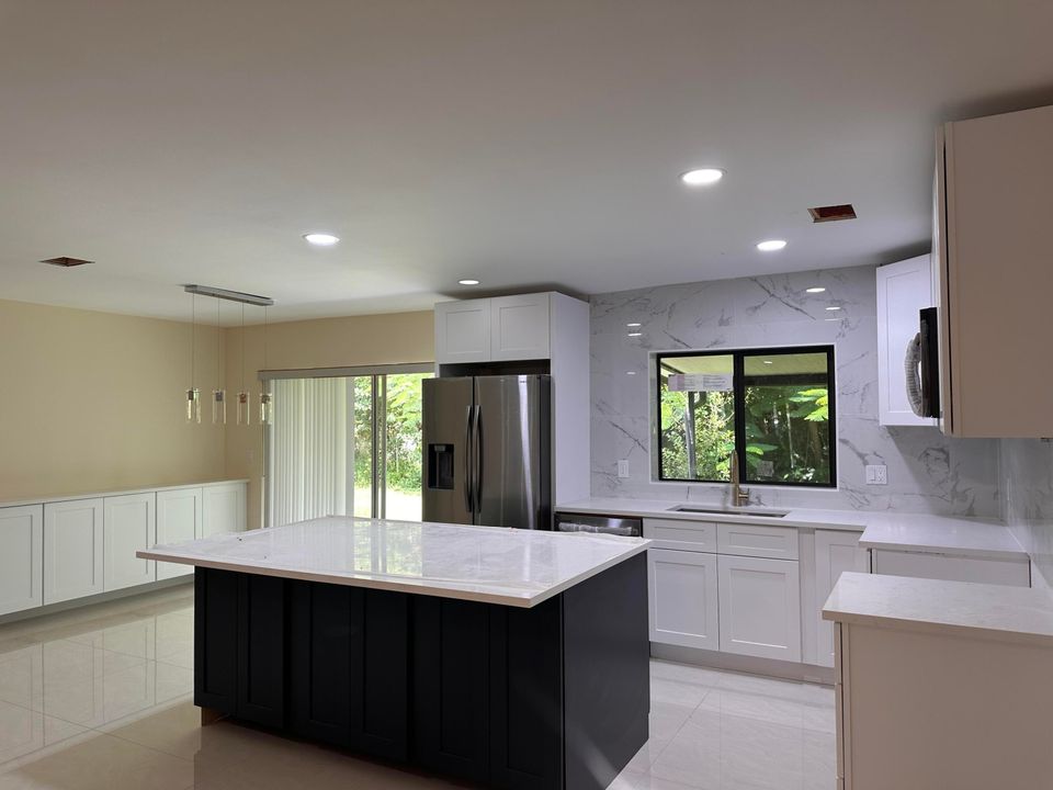 В аренду: $3,600 (3 спален, 2 ванн, 1456 Квадратных фут)