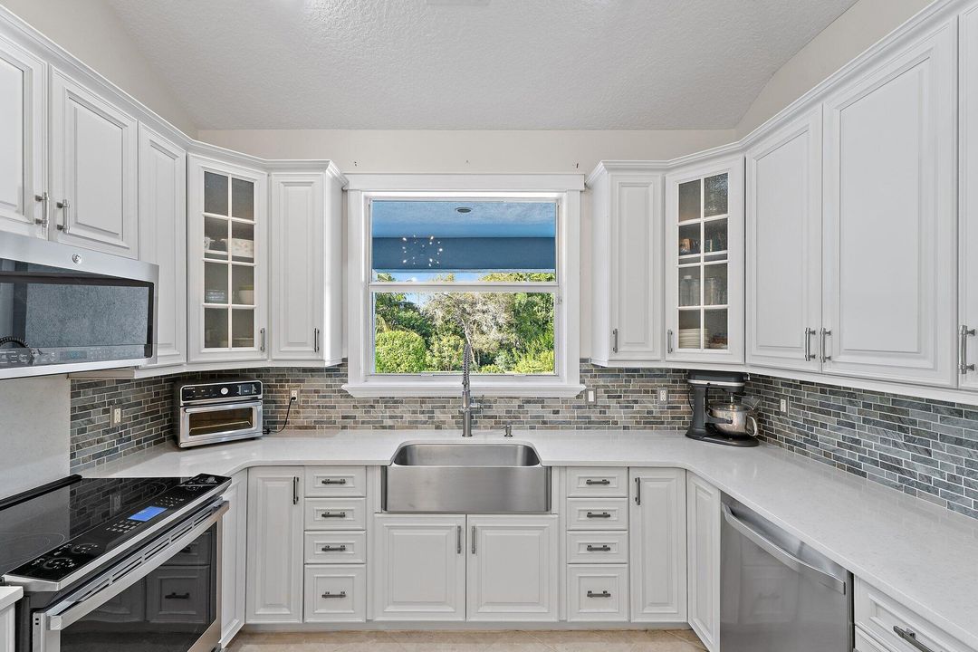 待售: $1,250,000 (4 贝兹, 3 浴室, 2659 平方英尺)