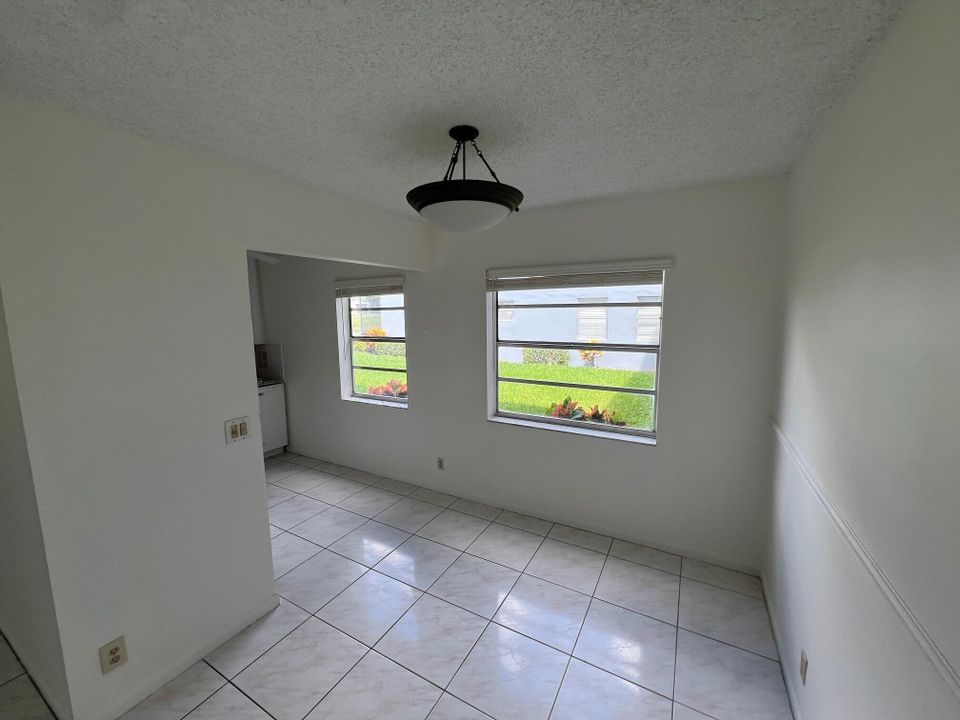 待售: $98,750 (2 贝兹, 2 浴室, 902 平方英尺)