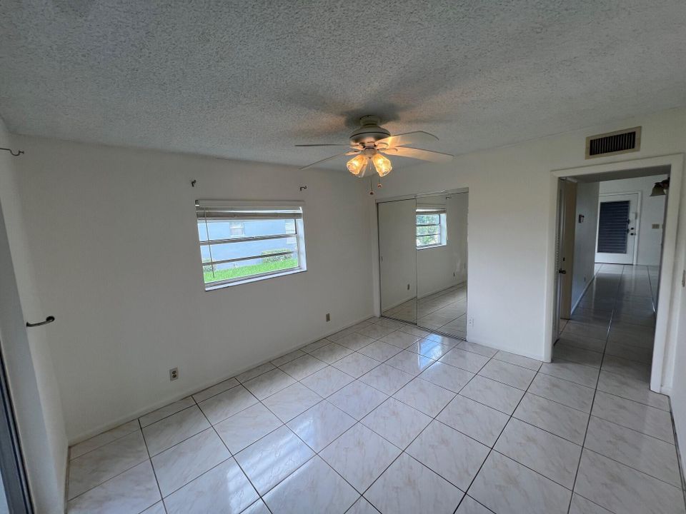 待售: $98,750 (2 贝兹, 2 浴室, 902 平方英尺)