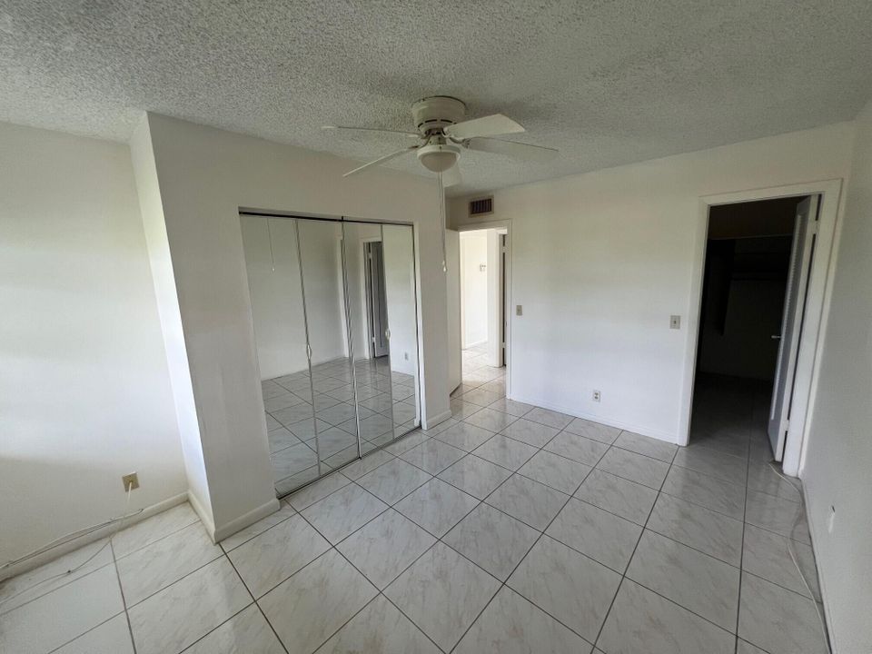 待售: $98,750 (2 贝兹, 2 浴室, 902 平方英尺)