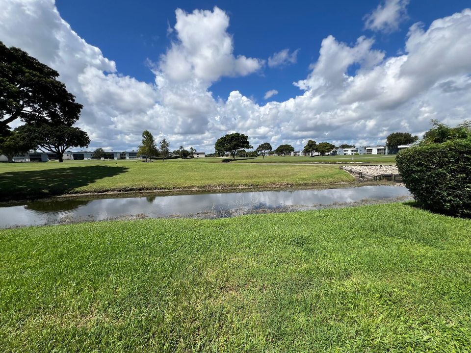 待售: $98,750 (2 贝兹, 2 浴室, 902 平方英尺)