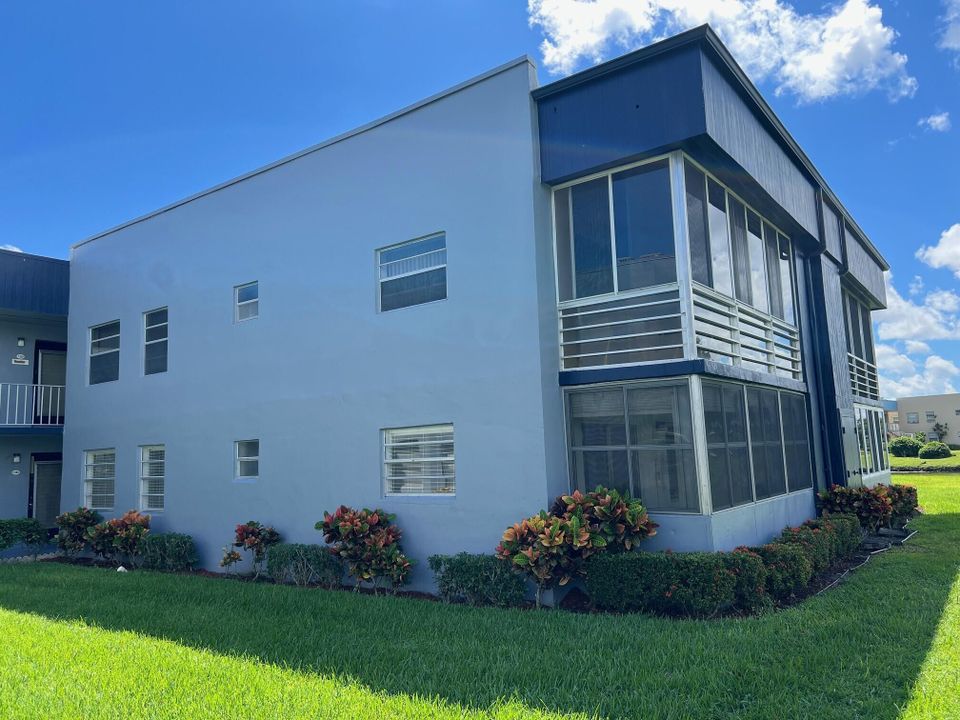 待售: $98,750 (2 贝兹, 2 浴室, 902 平方英尺)