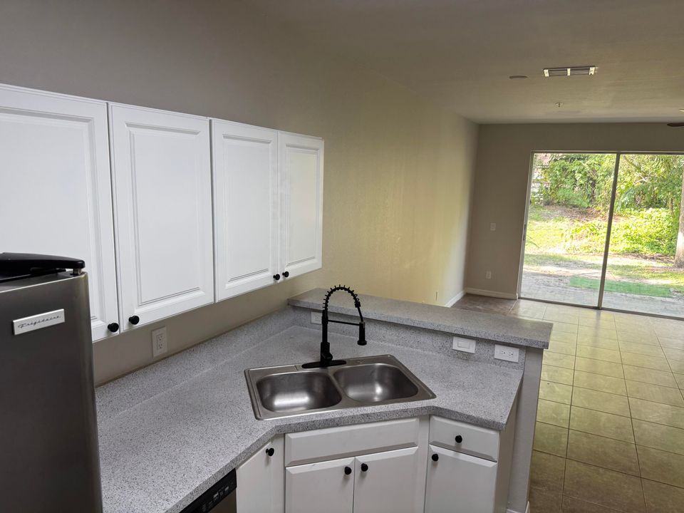 Active With Contract: $2,300 (3 beds, 2 baths, 1338 Square Feet)