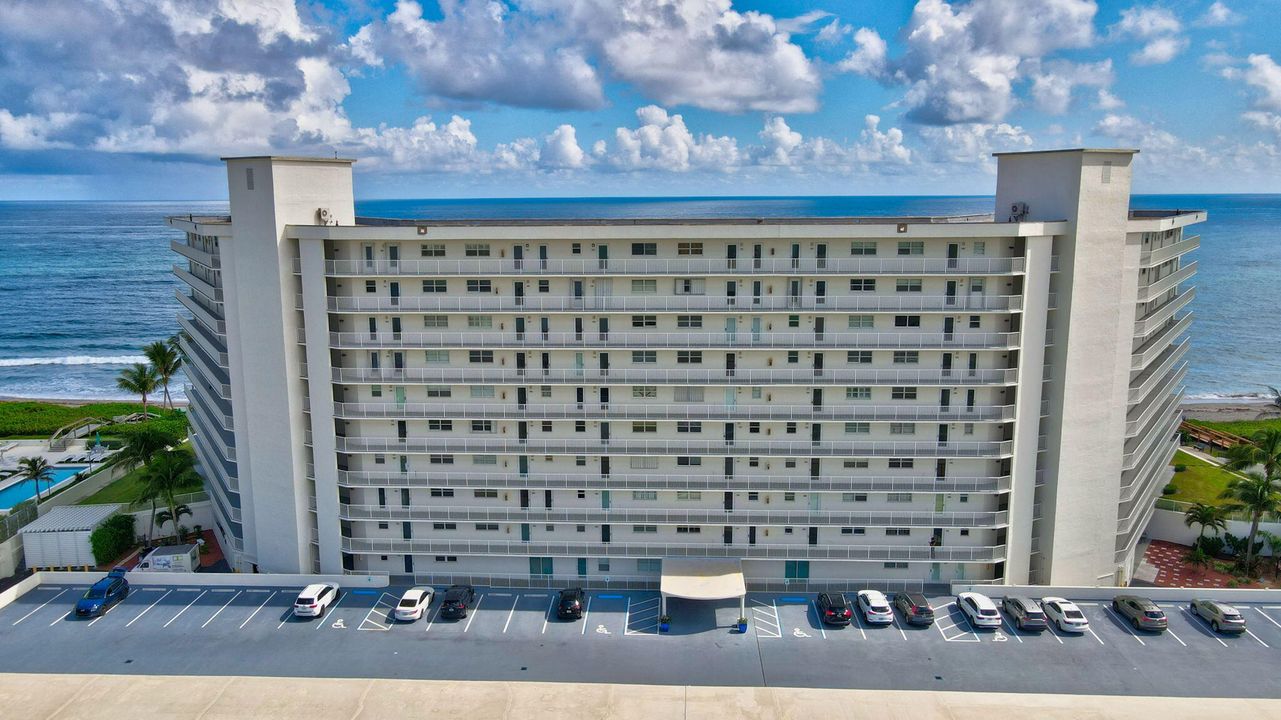 For Sale: $674,900 (2 beds, 2 baths, 988 Square Feet)