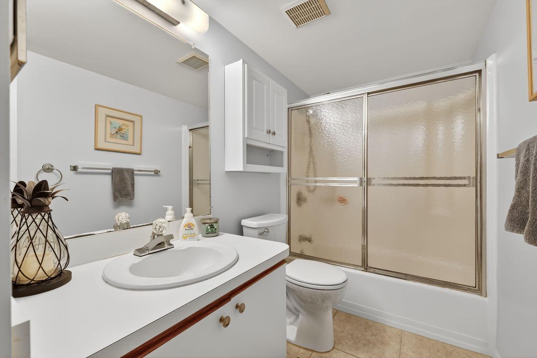 For Sale: $155,000 (1 beds, 1 baths, 697 Square Feet)