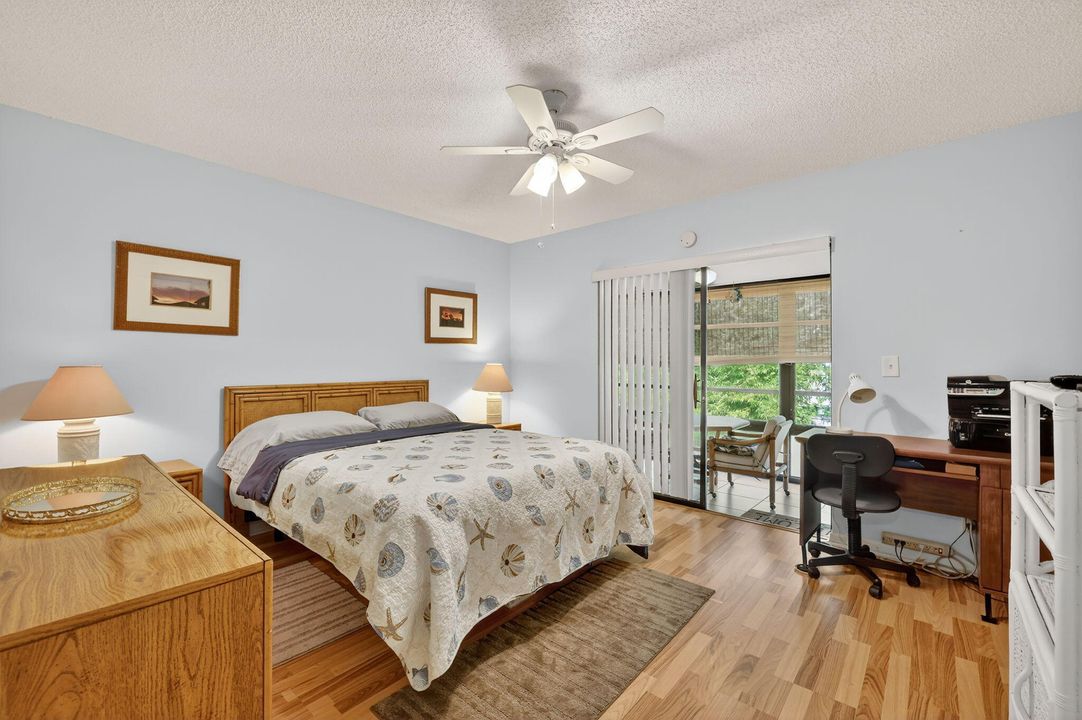 For Sale: $155,000 (1 beds, 1 baths, 697 Square Feet)