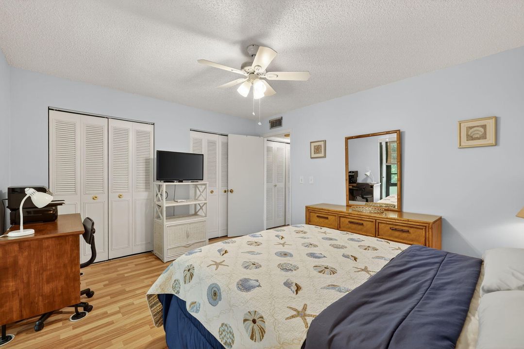 For Sale: $155,000 (1 beds, 1 baths, 697 Square Feet)