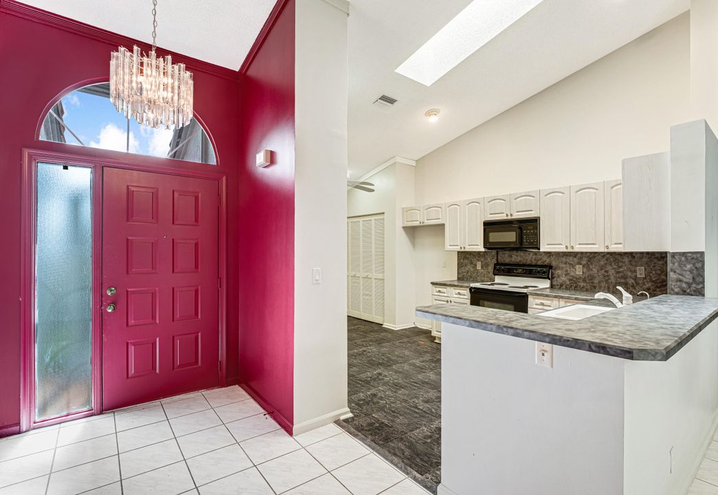 For Sale: $319,500 (2 beds, 2 baths, 1722 Square Feet)