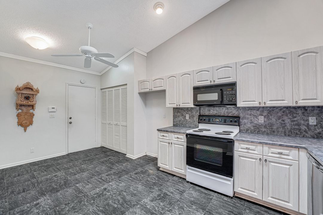 For Sale: $319,500 (2 beds, 2 baths, 1722 Square Feet)
