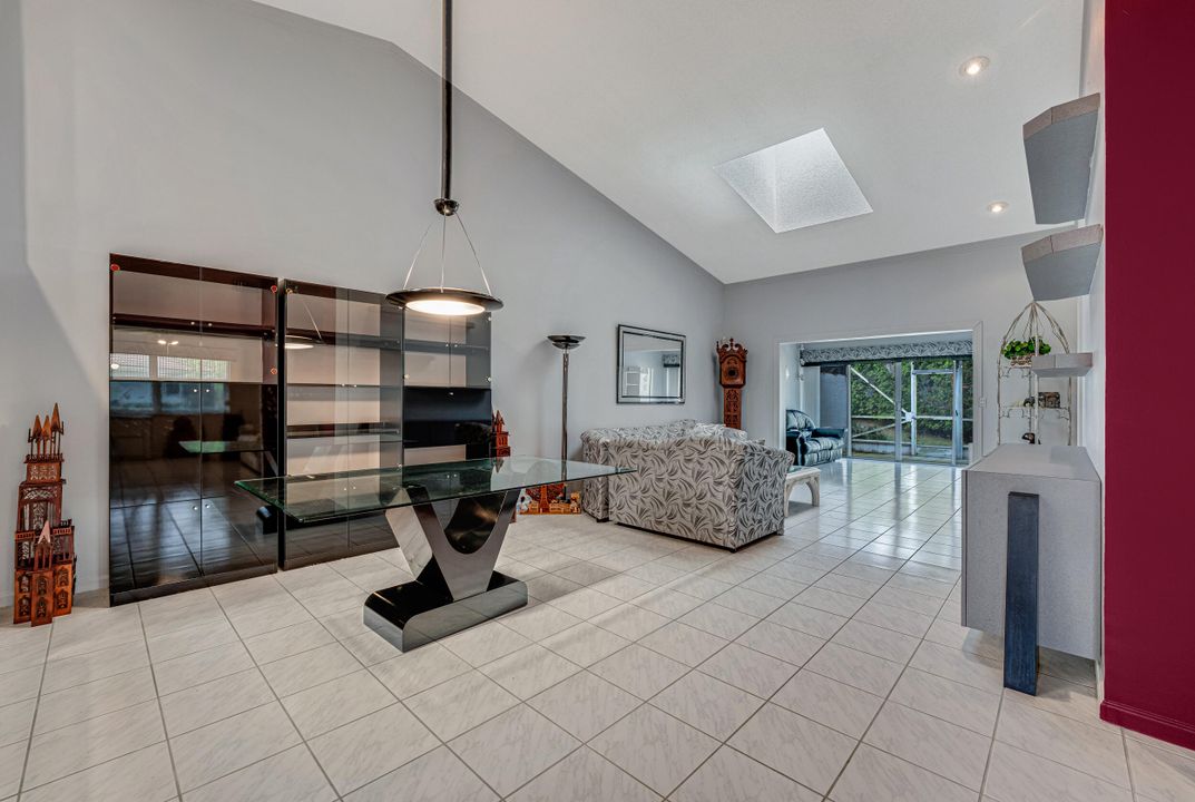 For Sale: $319,500 (2 beds, 2 baths, 1722 Square Feet)