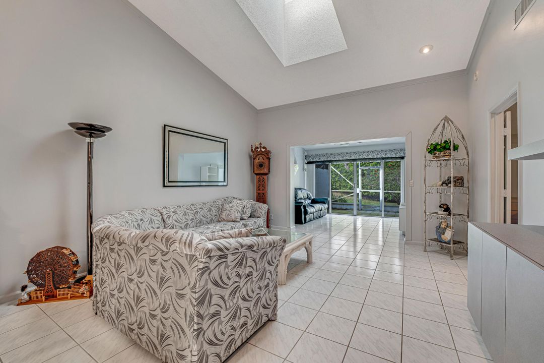 For Sale: $319,500 (2 beds, 2 baths, 1722 Square Feet)