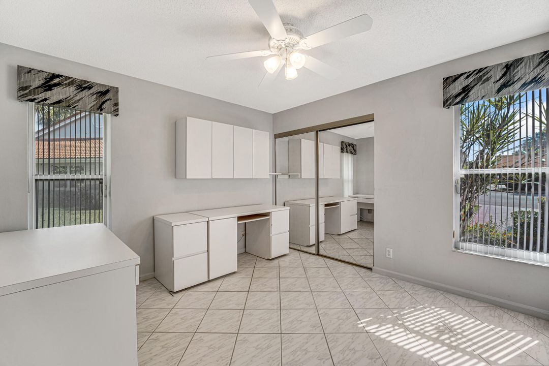 For Sale: $319,500 (2 beds, 2 baths, 1722 Square Feet)