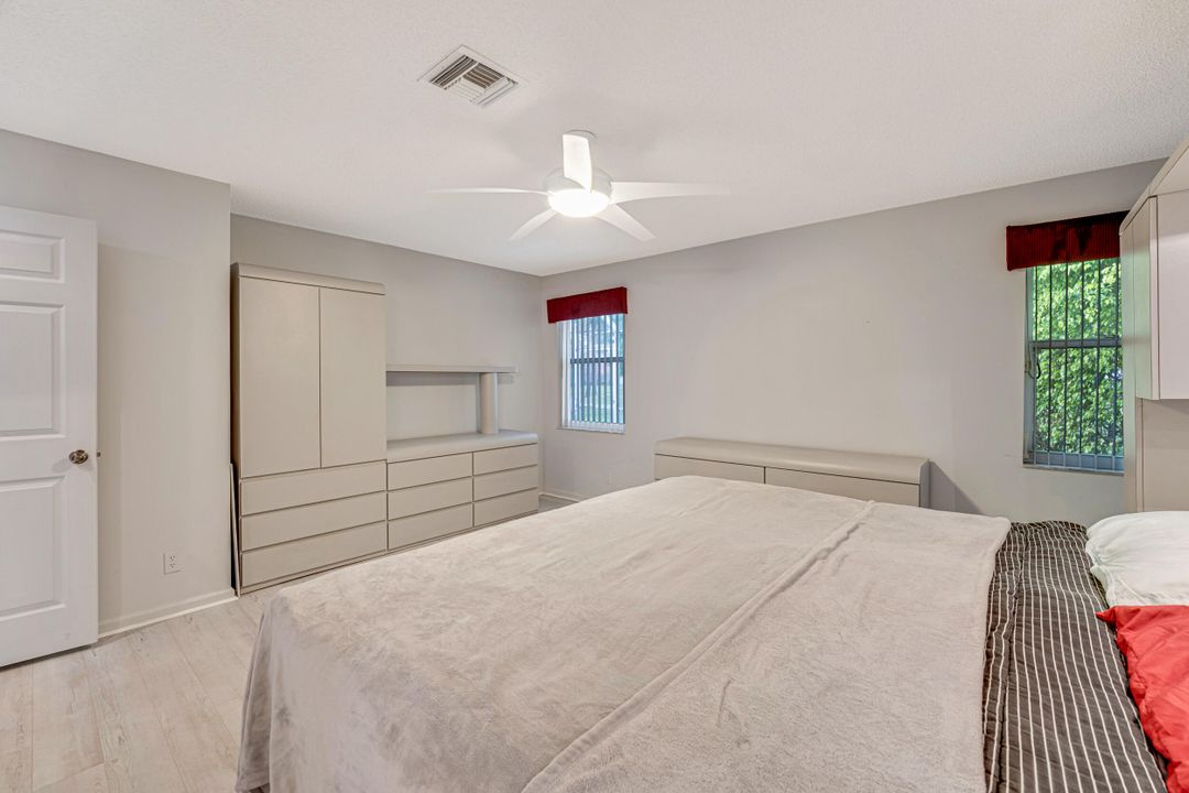 For Sale: $319,500 (2 beds, 2 baths, 1722 Square Feet)