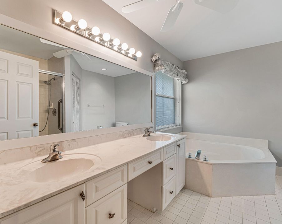 For Sale: $319,500 (2 beds, 2 baths, 1722 Square Feet)