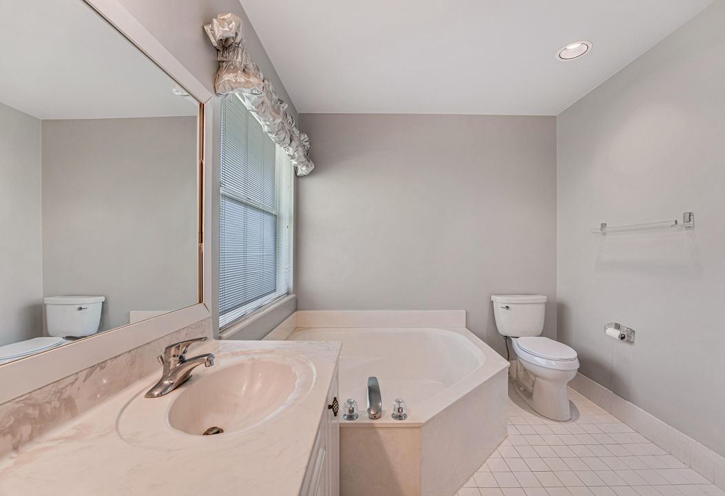 For Sale: $319,500 (2 beds, 2 baths, 1722 Square Feet)