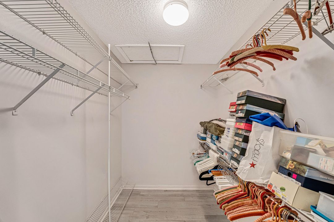 For Sale: $319,500 (2 beds, 2 baths, 1722 Square Feet)