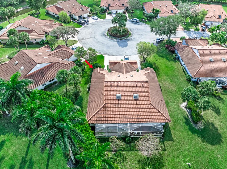 For Sale: $319,500 (2 beds, 2 baths, 1722 Square Feet)