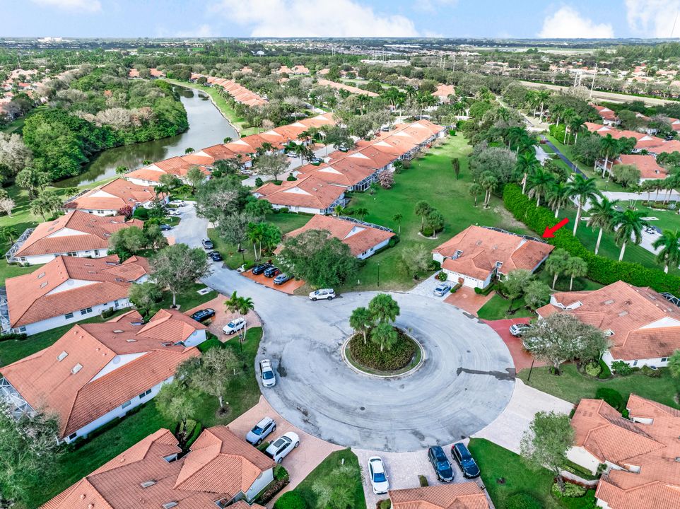 For Sale: $319,500 (2 beds, 2 baths, 1722 Square Feet)