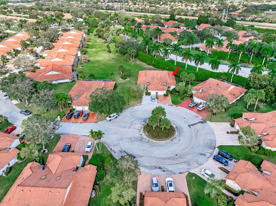 For Sale: $319,500 (2 beds, 2 baths, 1722 Square Feet)