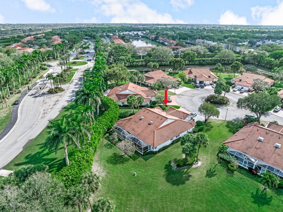 For Sale: $319,500 (2 beds, 2 baths, 1722 Square Feet)