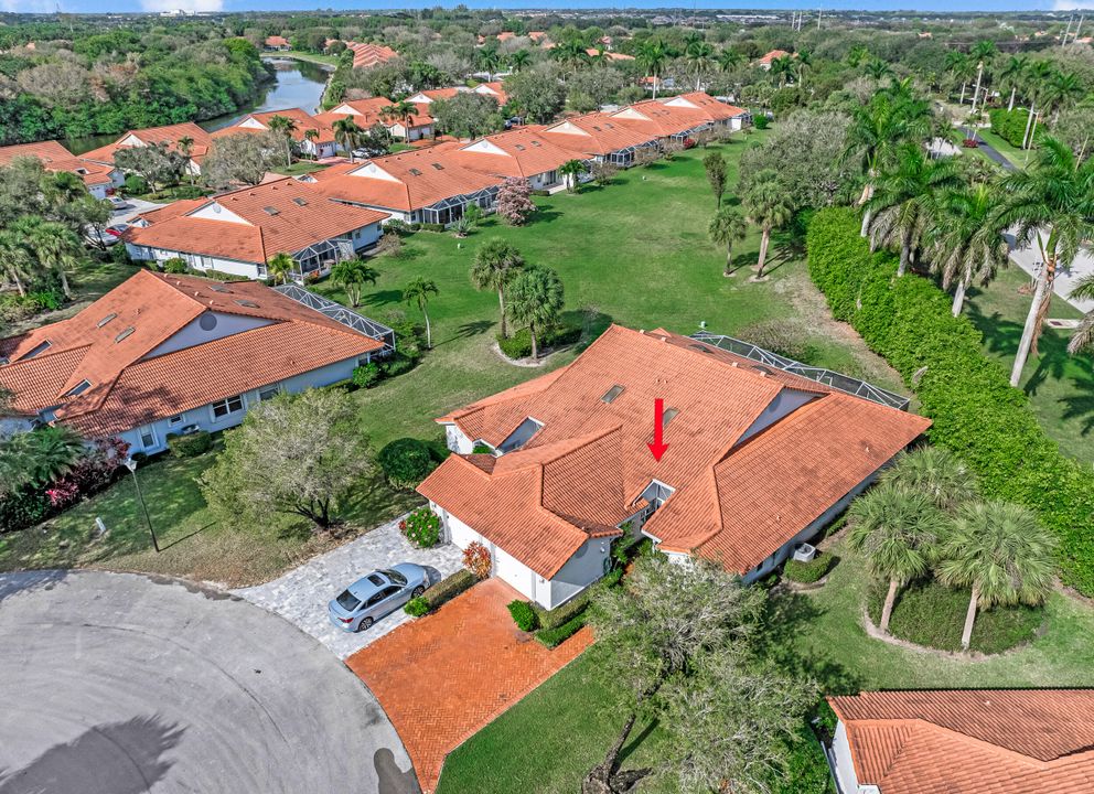 For Sale: $319,500 (2 beds, 2 baths, 1722 Square Feet)