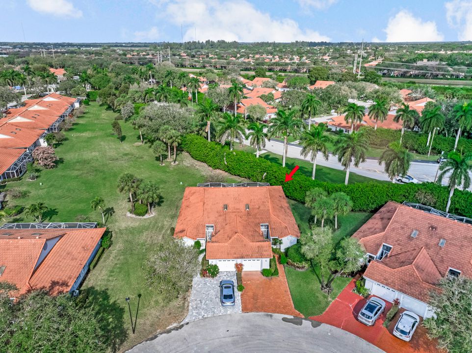 For Sale: $319,500 (2 beds, 2 baths, 1722 Square Feet)