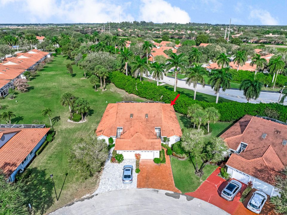 For Sale: $319,500 (2 beds, 2 baths, 1722 Square Feet)