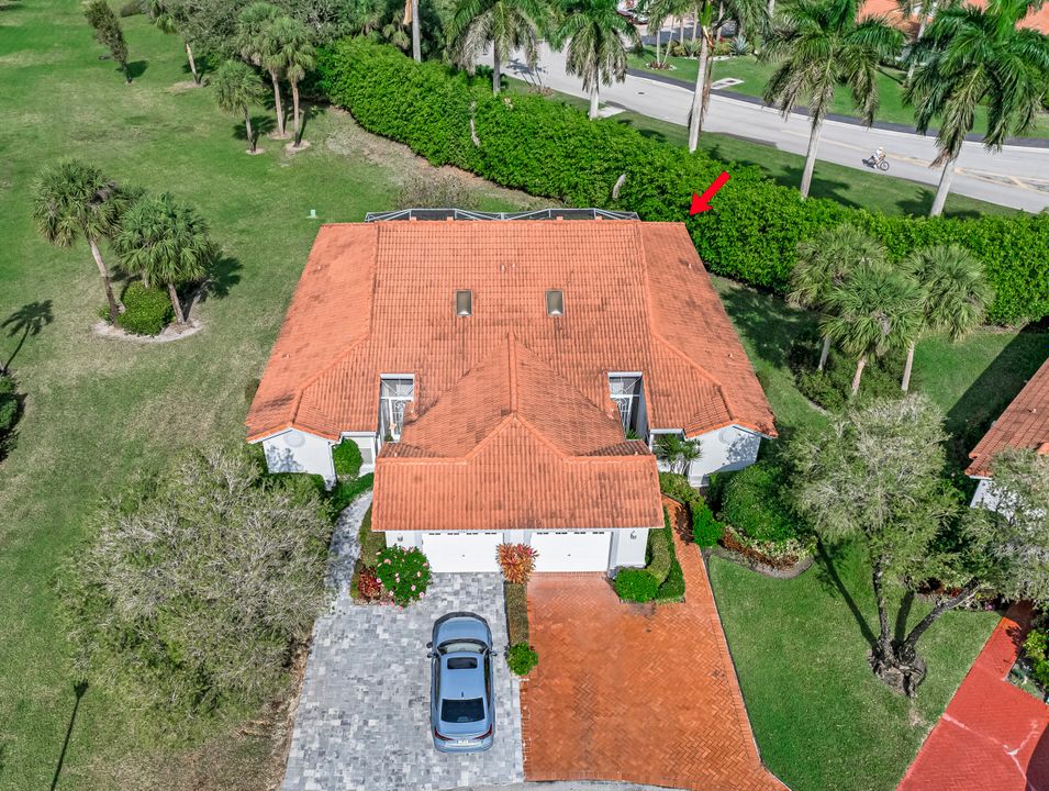 For Sale: $319,500 (2 beds, 2 baths, 1722 Square Feet)