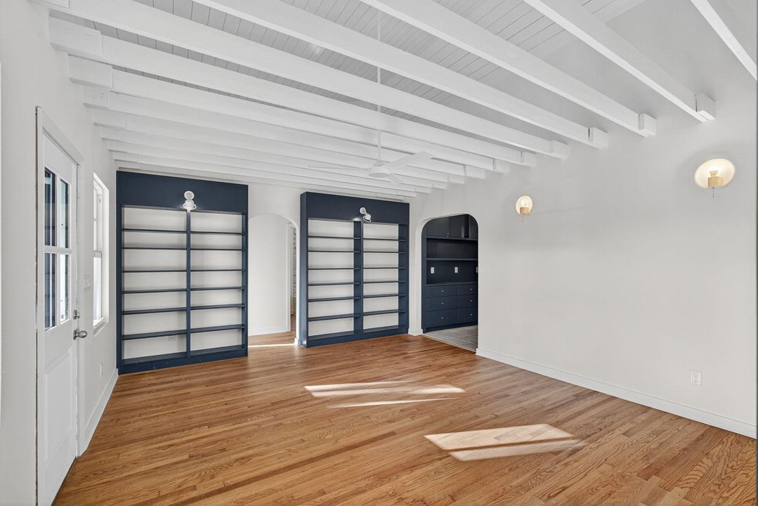 Под контрактом: $650,000 (3 спален, 2 ванн, 1294 Квадратных фут)